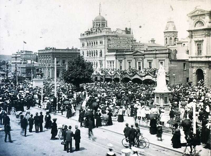 Crowds gather in Sturt Street near the Queen Victoria statue to watch the unveiling of the Boer War statue, 1906, Ballarat Libraries, https://victoriancollections.net.au/items/63f6fd070939295aba6d230f