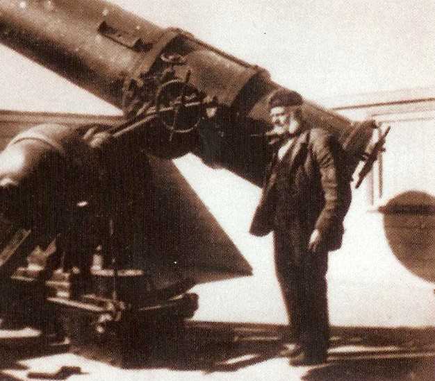 Captain Baker with his 'Great Equatorial Telescope' (detail), late 1800s.  Source: https://dunollymuseumsite.wordpress.com/captain-baker-and-his-telescopes/