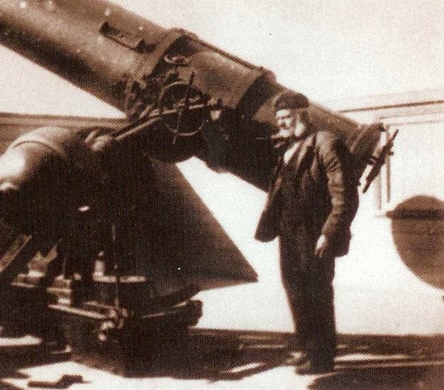 https://eurekacentreballarat.com.au/wp-content/uploads/2025/04/baker-with-telescope-crop.jpg